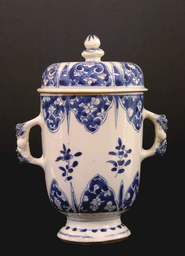 Two Handled Cup With Cover - Kangxi period